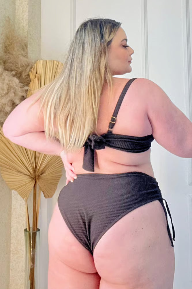Biquíni Meia-Taça Plus Size Marrom Texturizado
