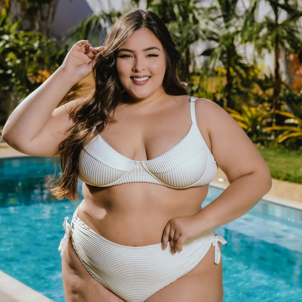 Biquíni Meia-Taça Plus Size Off White Texturizado