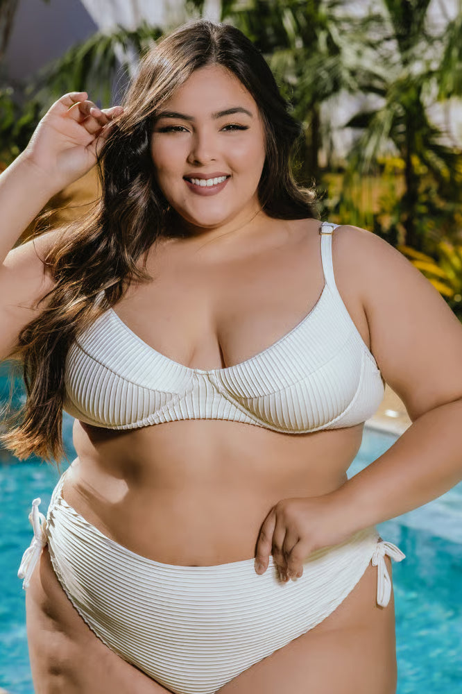 Biquíni Meia-Taça Plus Size Off White Texturizado