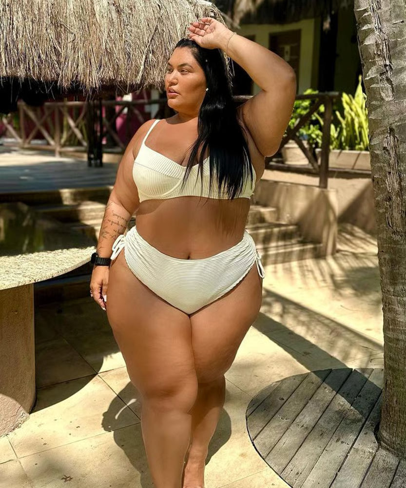 Biquíni Meia-Taça Plus Size Off White Texturizado