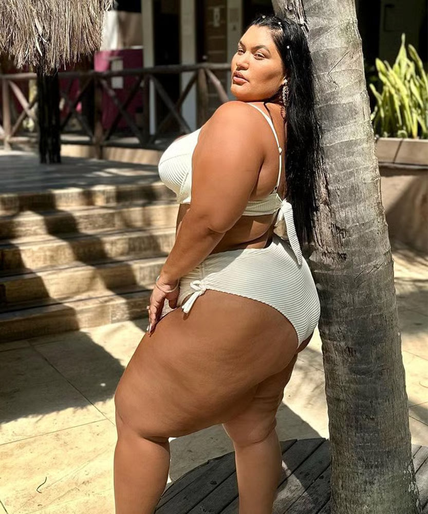 Biquíni Meia-Taça Plus Size Off White Texturizado