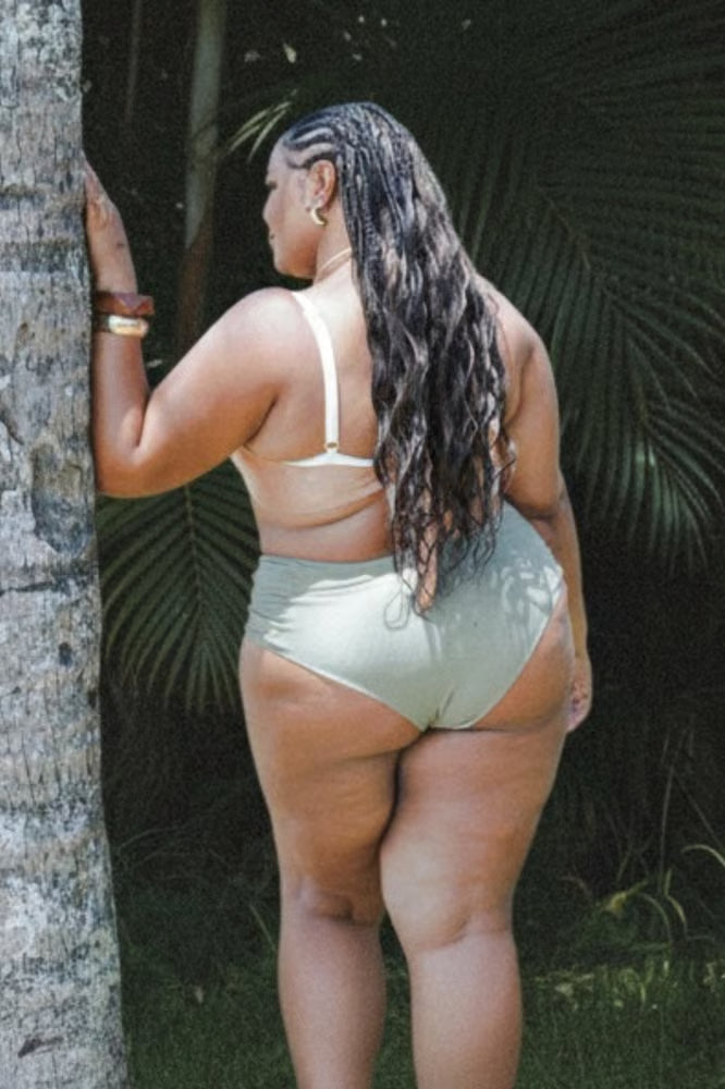 Biquíni Meia Taça Raízes Plus Size