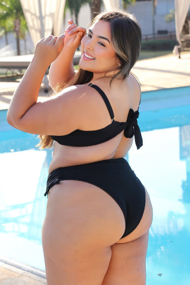 Biquíni Meia-Taça Plus Size Preto Texturizado