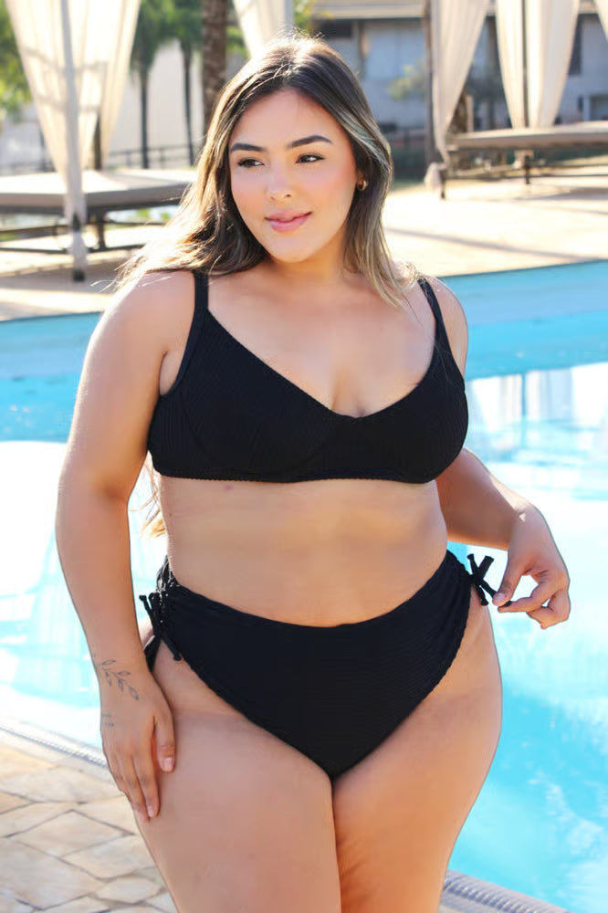 Biquíni Meia-Taça Plus Size Preto Texturizado