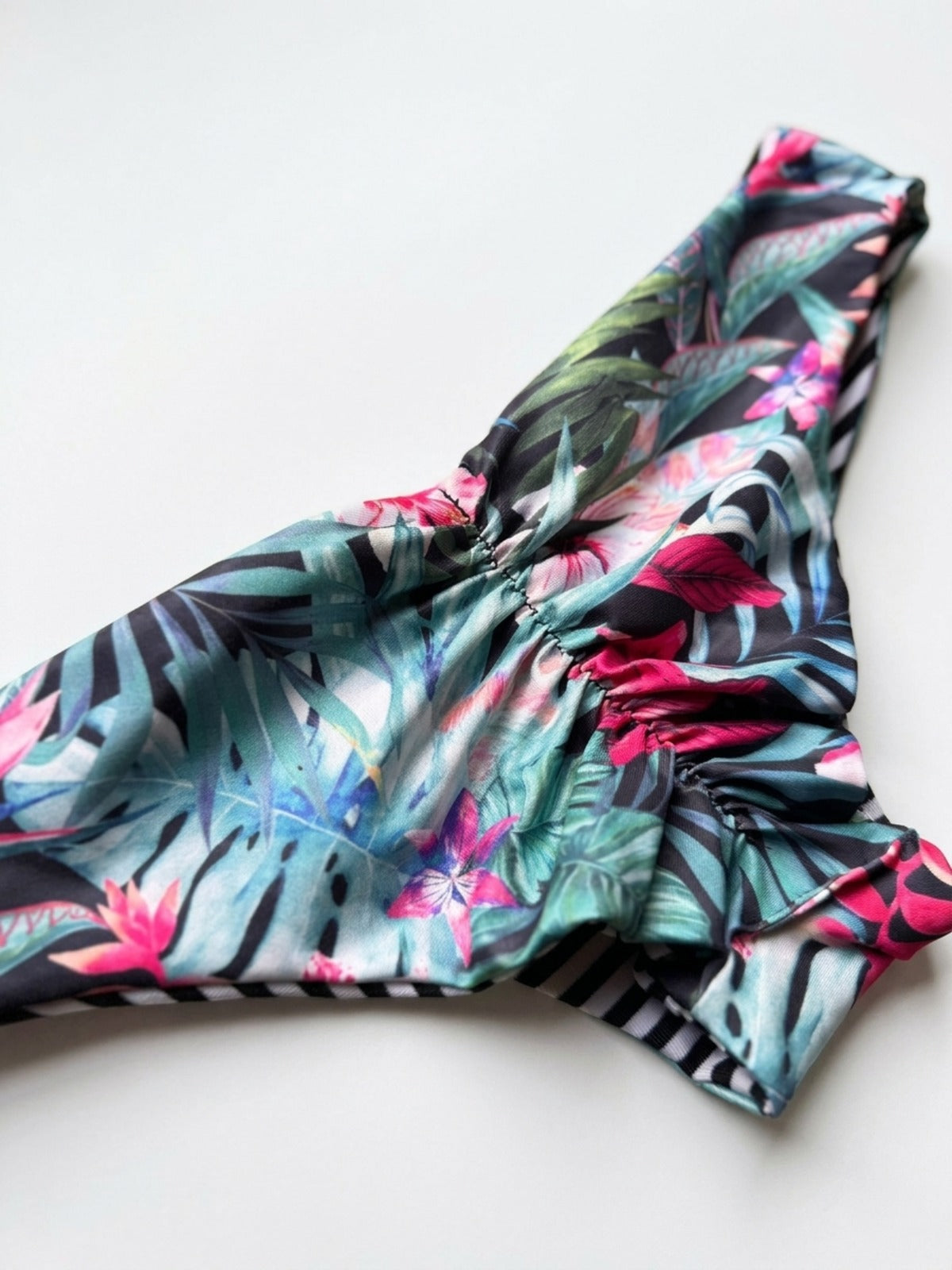 Calcinha De Biquíni Levanta Bumbum Dupla Face Floral Com Listrado