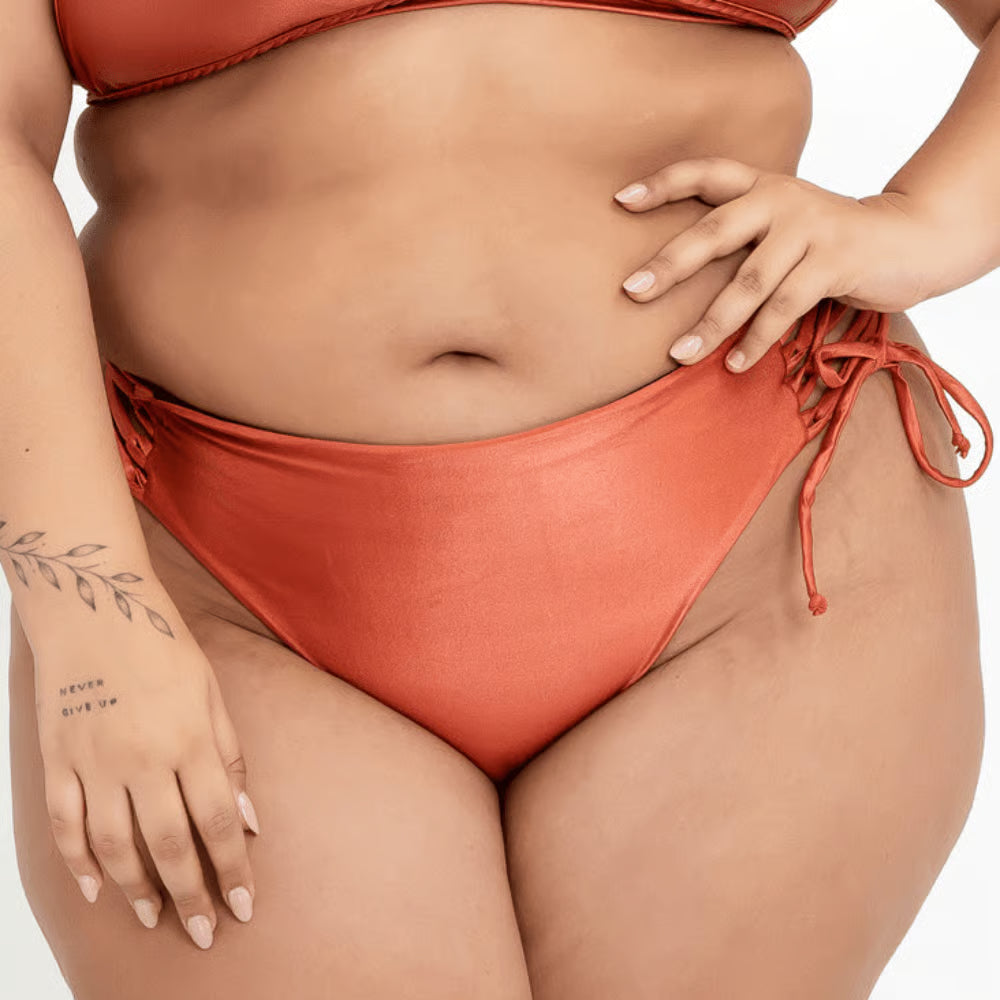 Calcinha Dupla Face Tiras Laterais Plus Size Areia/Listrado