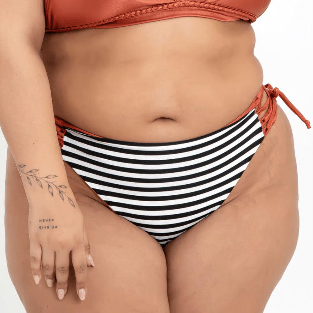 Calcinha Dupla Face Tiras Laterais Plus Size Areia/Listrado