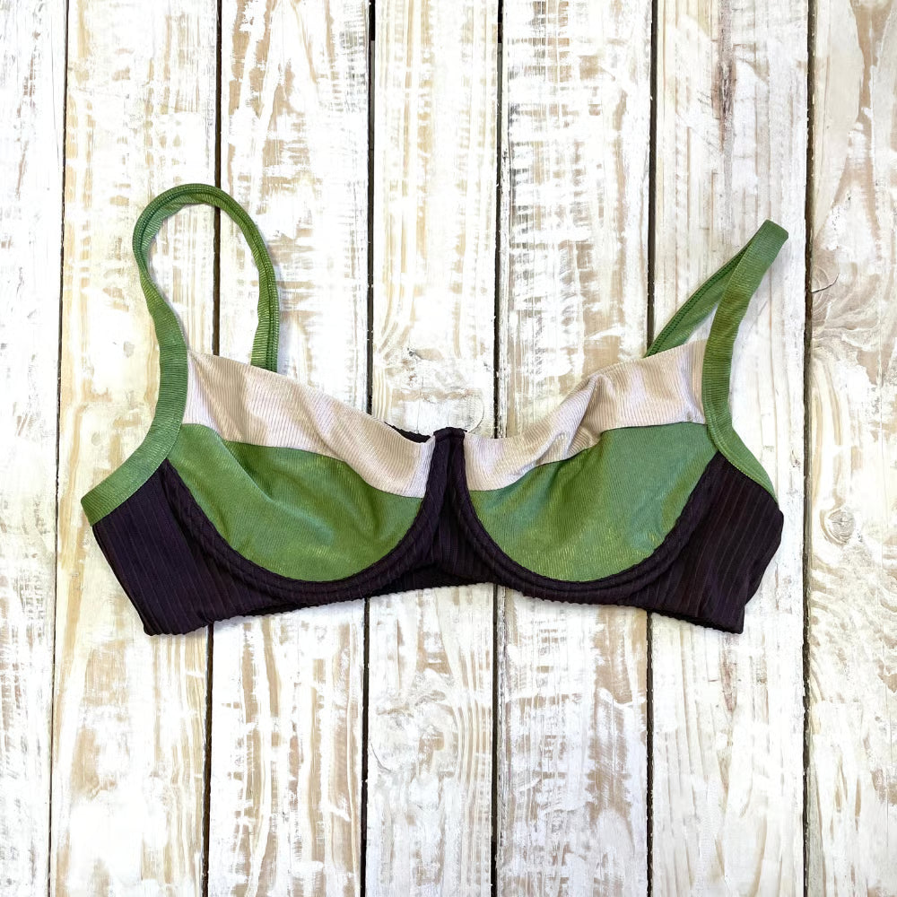 Top Meia-Taça Plus Size Oliva/Bege e Marrom Texturizado